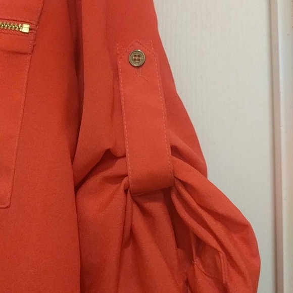 Button tab shirt - Picture 2 of 3